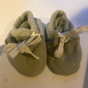 Quincy Mae soft Baby Booties with Bow